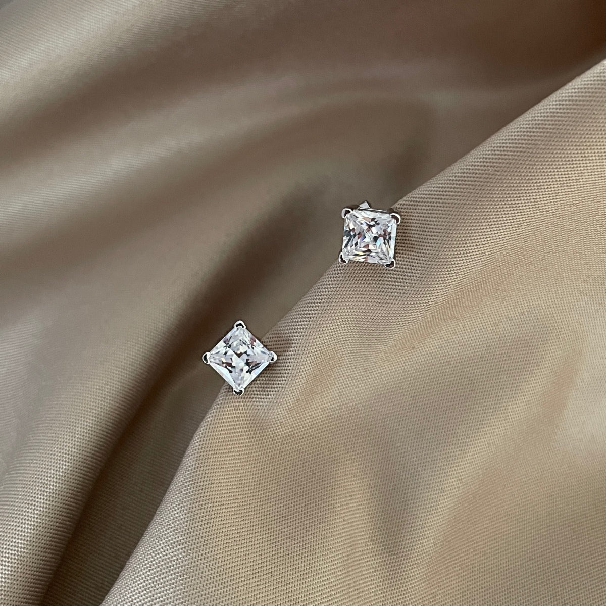 [Kincade Jewelery]Delicate Square Shape Earrings