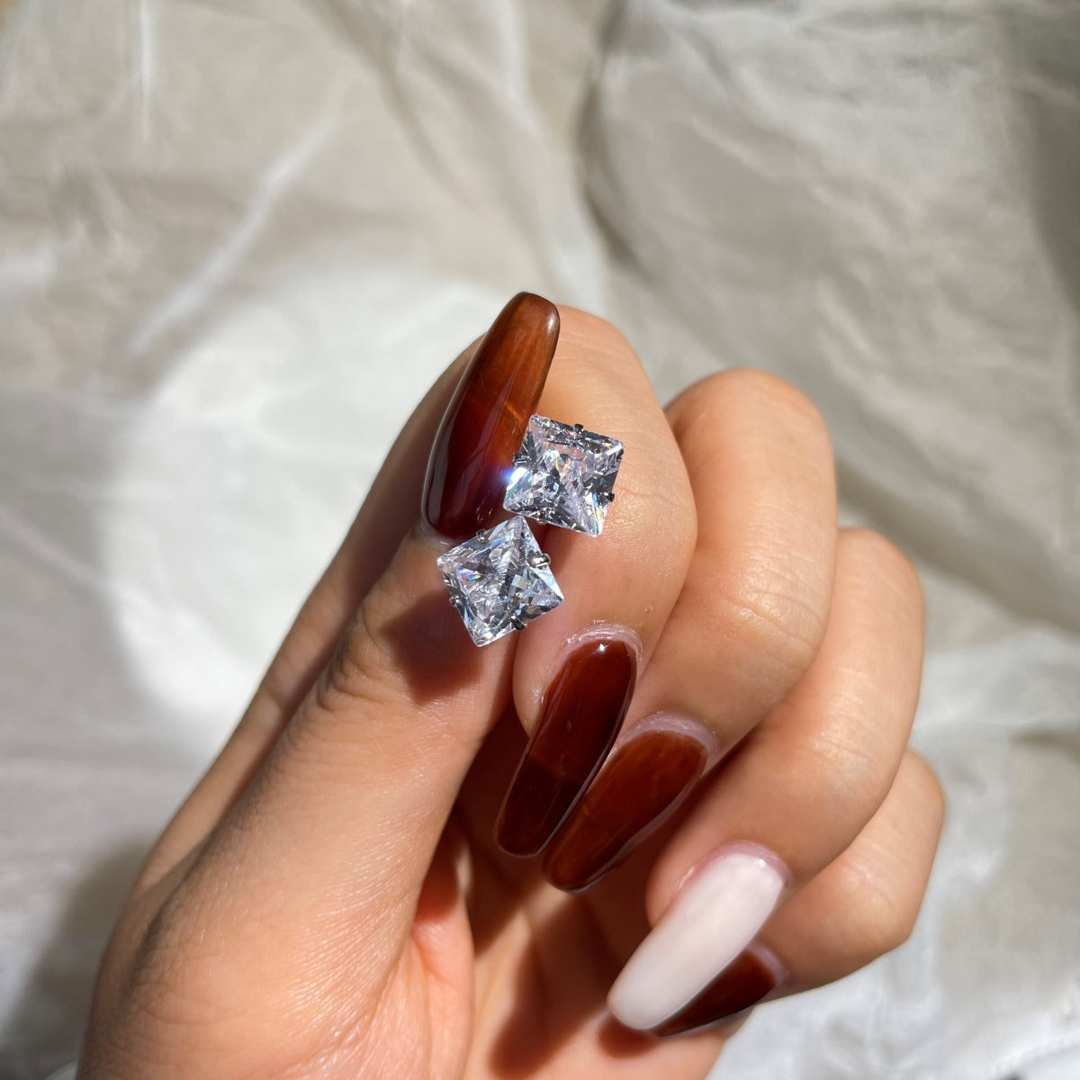 [Kincade Jewelrys]Stylish Shiny Square Center Stone Stud Earrings