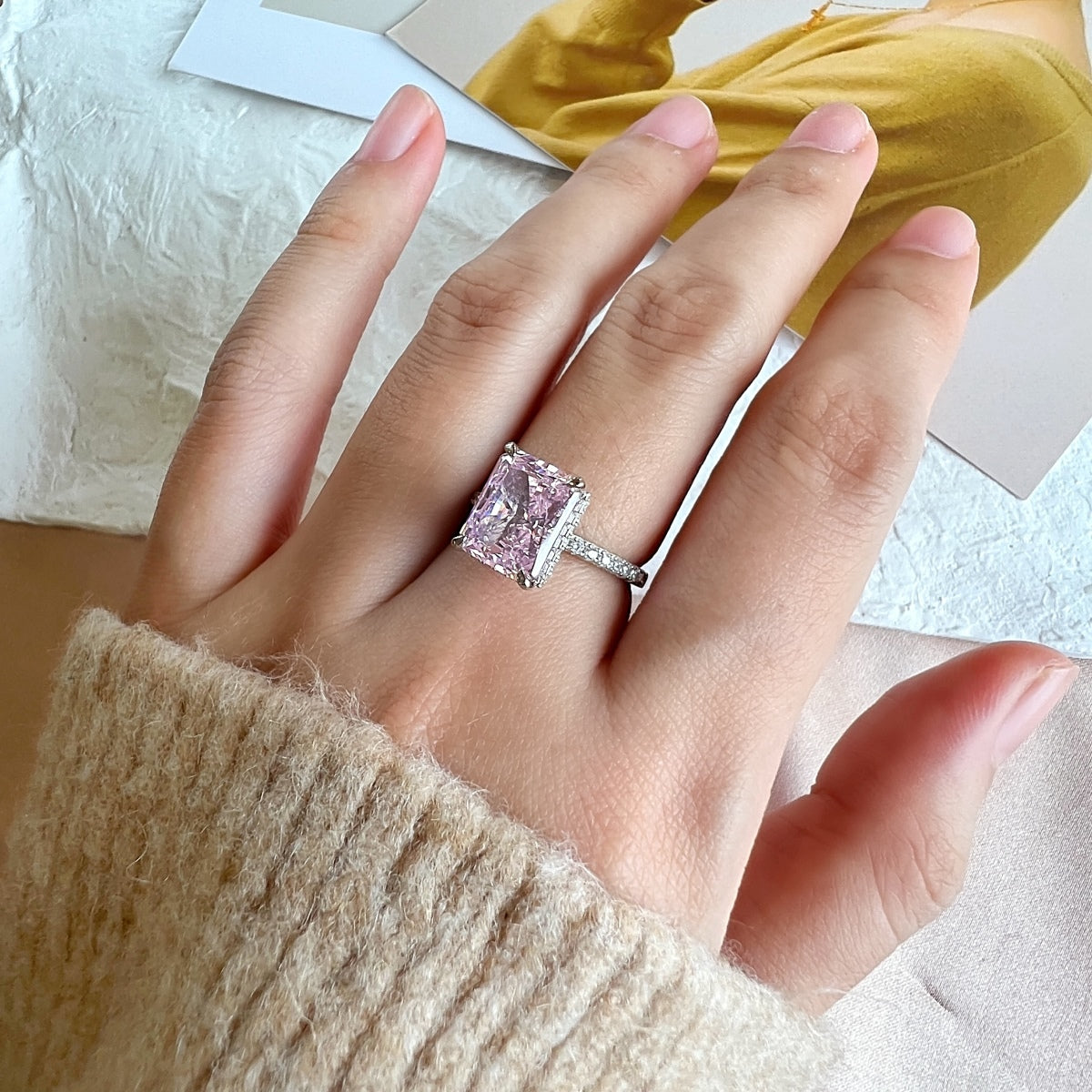 [Kincade Jewelery]4.0 Carat Luxurious Engagement Ring