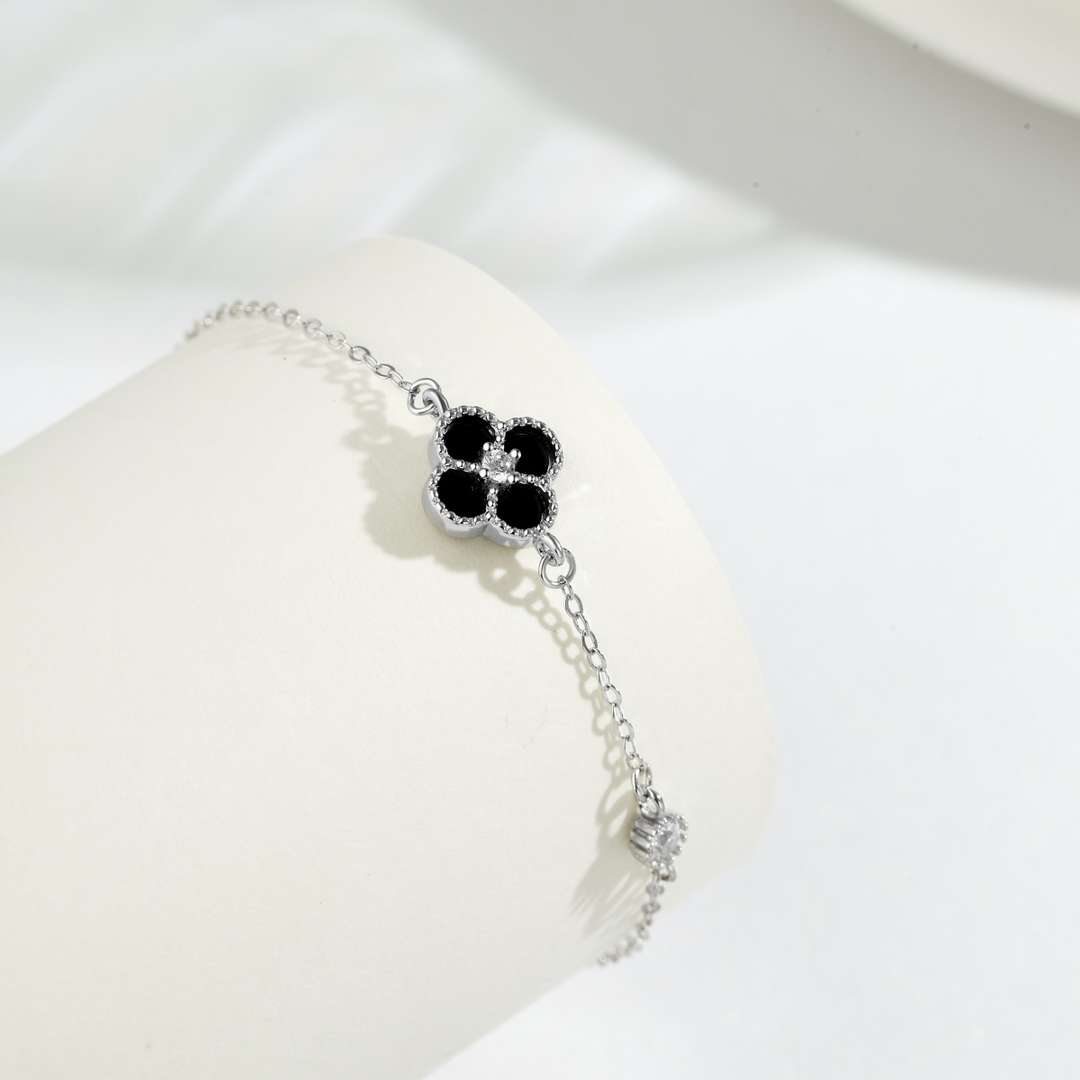 [Kincade Jewelery]Delicate Four Leaf Kincade Bracelet