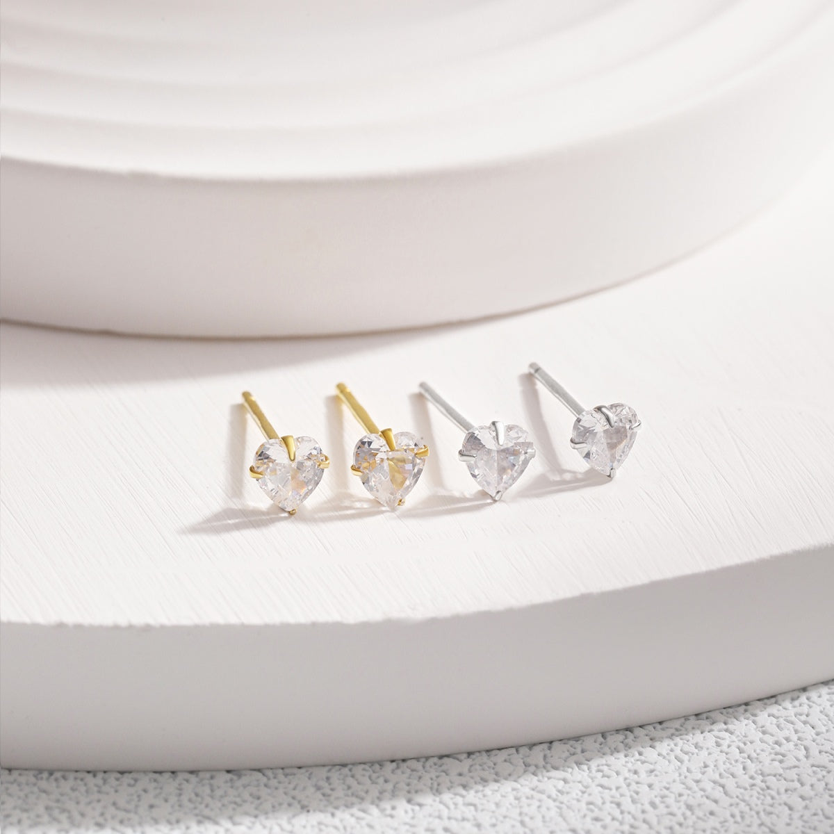 [Kincade Jewelrys]Sparkling Heart Shaped Simple Earrings