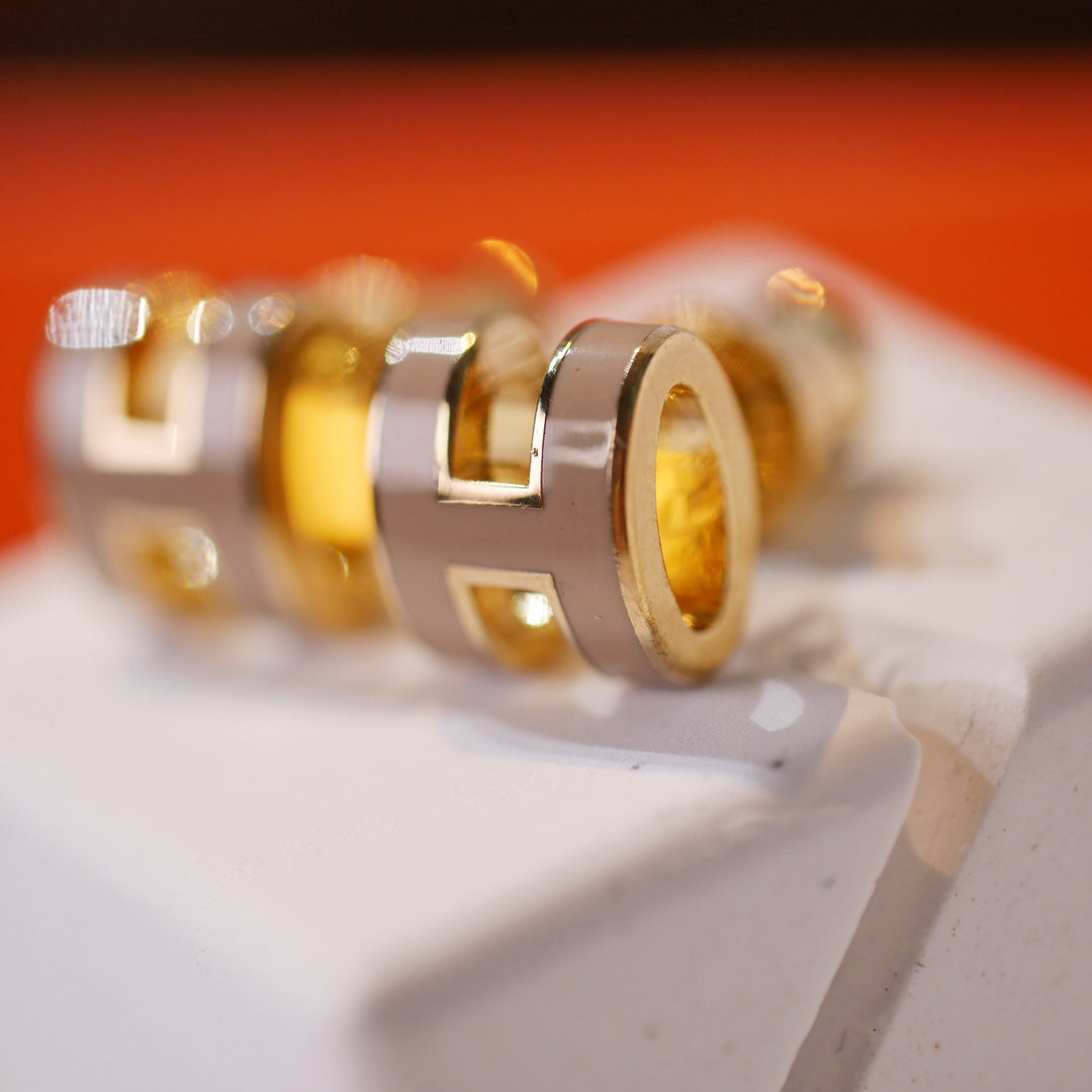 [Kincade Jewelery]MINI POP H GOLD EARRINGS GREY