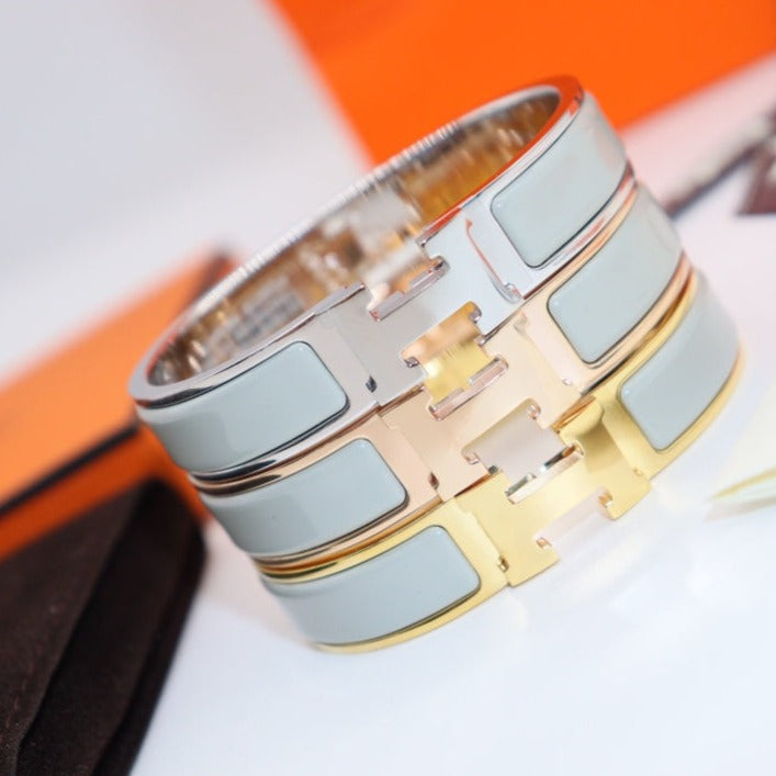 [Kincade Jewelery]H LIGHT BLUE BRACELET