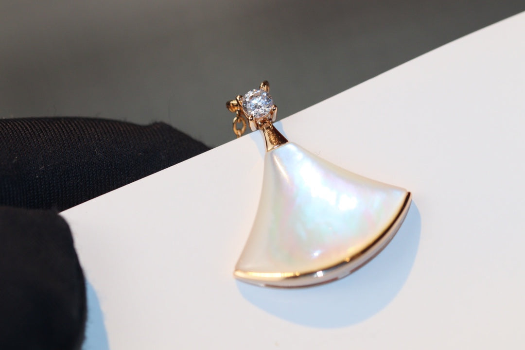 [Kincade Jewelery]DREAM NECKLACE WHITE MOP PINK GOLD 1 DIAMOND