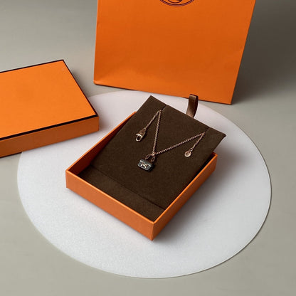 [Kincade Jewelery]CONSTANCE BLACK PEDANT PINK GOLD NECKLACE