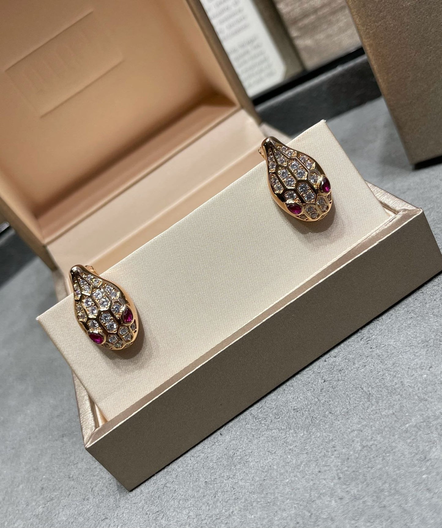 [Kincade Jewelery]SERPENT DIAMOND STUD EARRINGS