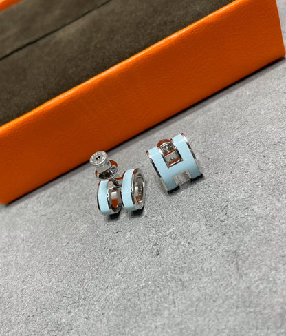 [Kincade Jewelery]POP H SKY BLUE STUD EARRINGS