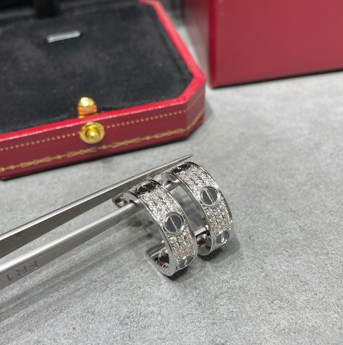 [Kincade Jewelery]LOVE CERAMIC DIAMOND PAVED SILVER EARRINGS