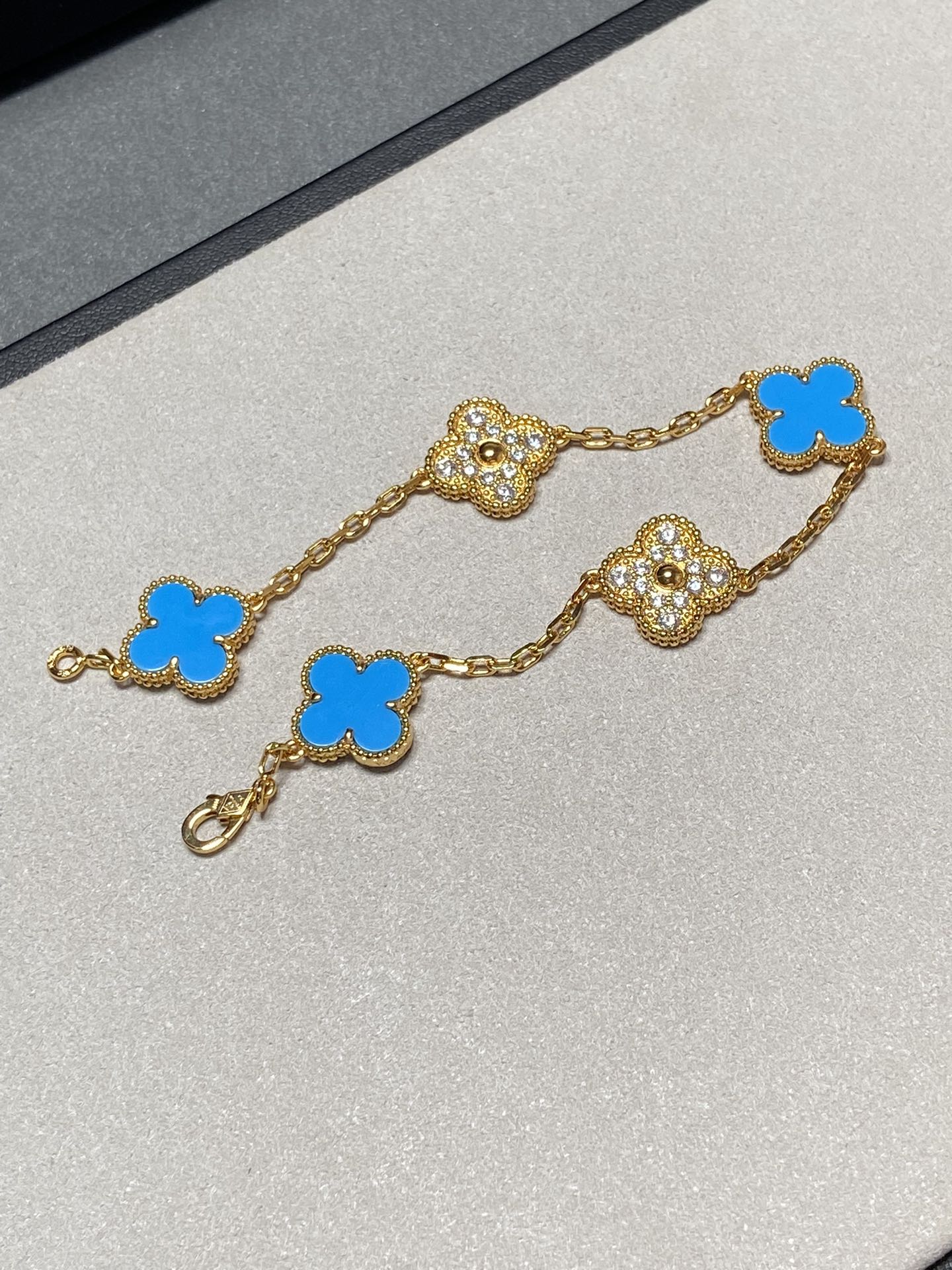 [Kincade Jewelery]Kincade 5 MOTIF BLUE CHALCEDONY DIAMOND GOLD BRACELET