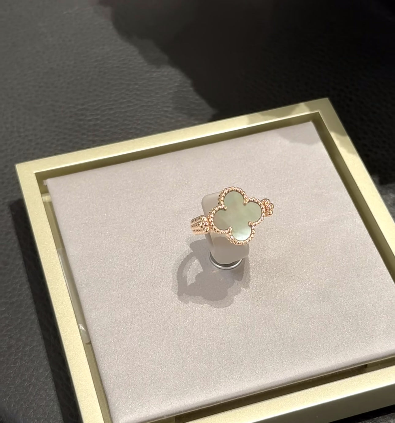 [Kincade Jewelery]CLOVER RIVERSIBLE GREY MOP RING