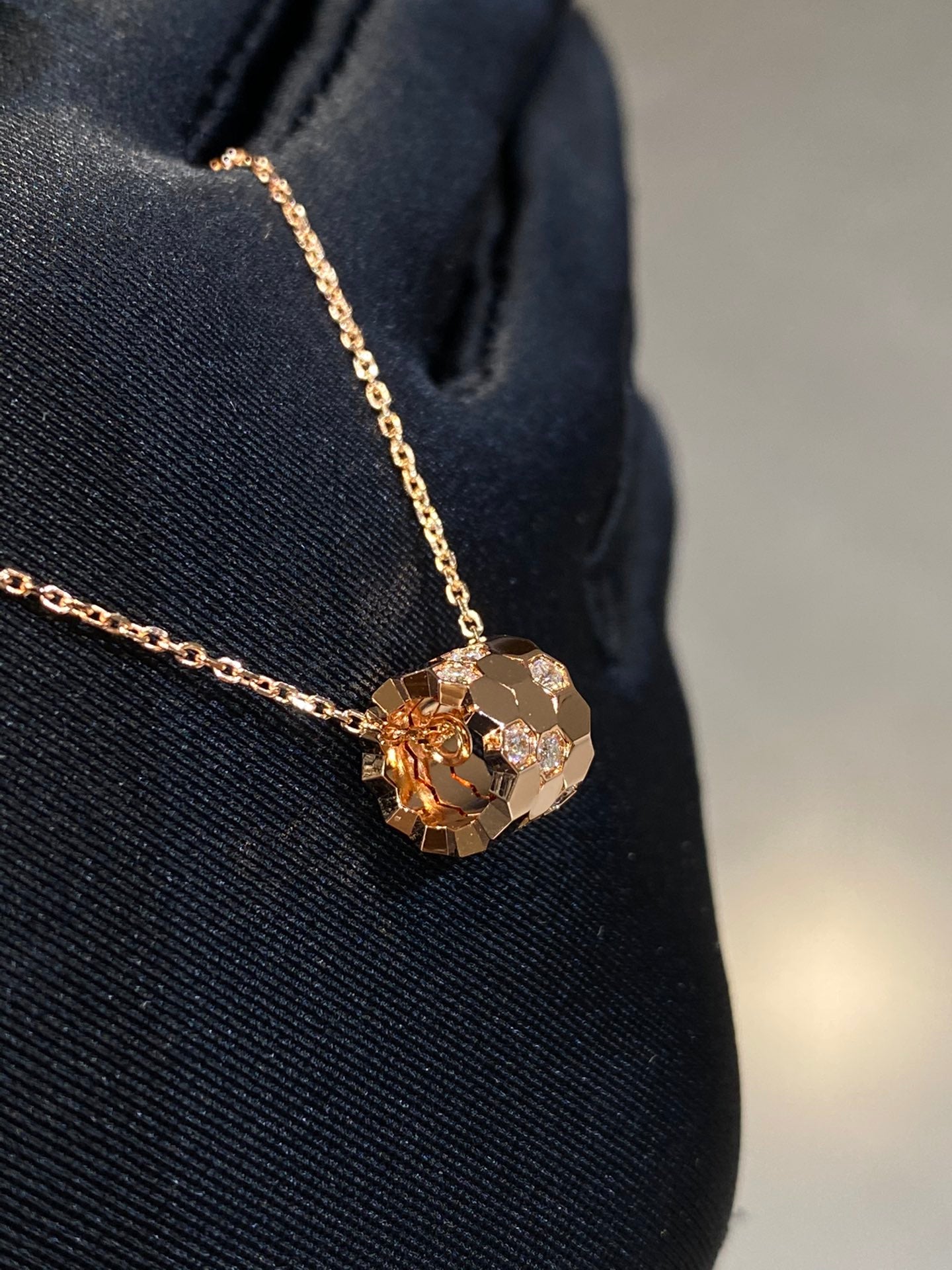 [Kincade Jewelery]BEE LOVE DIAMOND NECKLACE