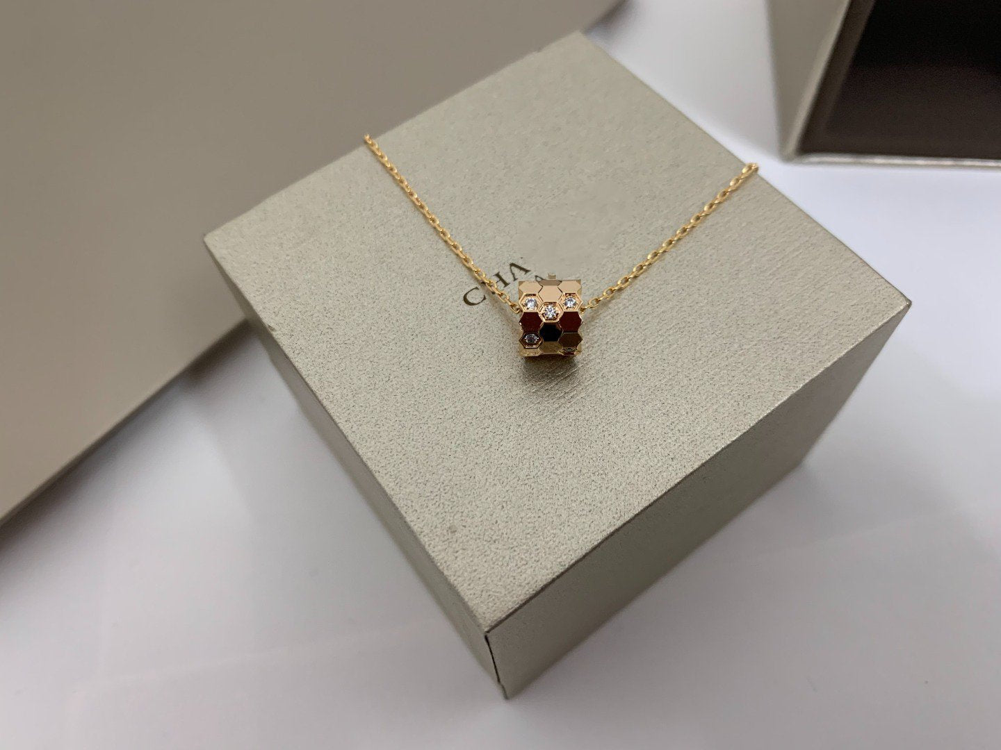 [Kincade Jewelery]BEE LOVE DIAMOND NECKLACE