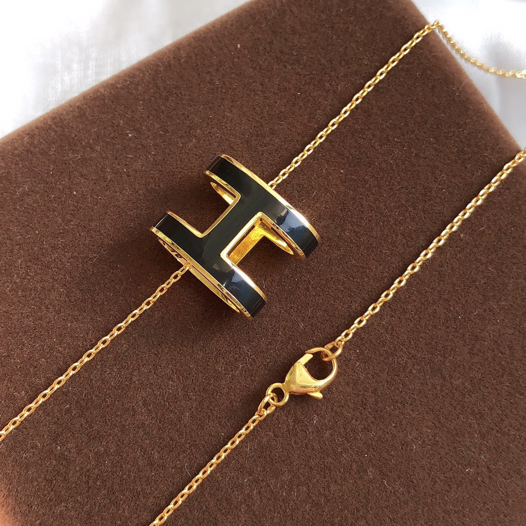 [Kincade Jewelery]HM CLIC BLACK ENAMEL GOLD NECKLACE